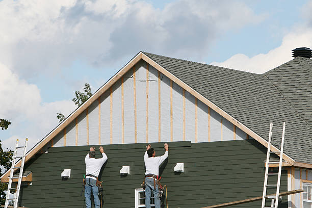 Professional Siding technician working in Hilliards, PA
